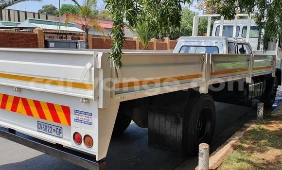 Acheter Occasion Utilitaire Mercedes‒Benz 2628 Blanc à Windhoek, Namibie Acheter Occasion Utilitaire Mercedes‒Benz 2628 Blanc à Windhoek, Namibie