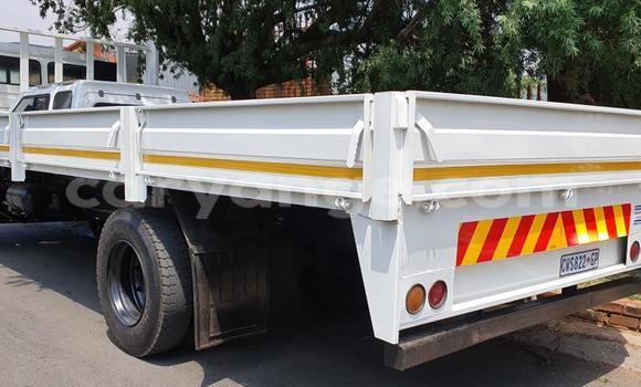 Acheter Occasion Utilitaire Mercedes‒Benz 2628 Blanc à Windhoek, Namibie Acheter Occasion Utilitaire Mercedes‒Benz 2628 Blanc à Windhoek, Namibie