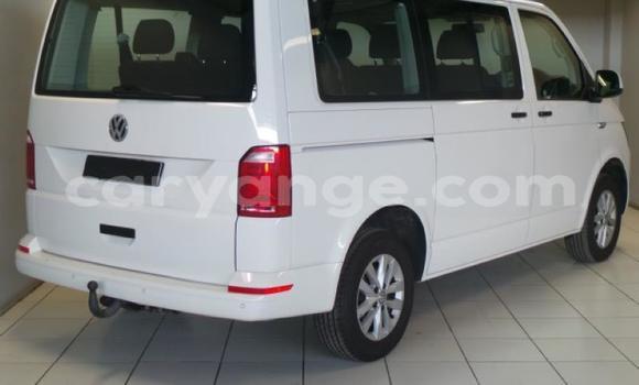 Buy Used Volkswagen Caravelle White Car in Swakopmund in Namibia Buy Used Volkswagen Caravelle White Car in Swakopmund in Namibia