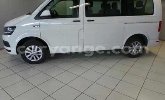 Buy Used Volkswagen Caravelle White Car in Swakopmund in Namibia Buy Used Volkswagen Caravelle White Car in Swakopmund in Namibia