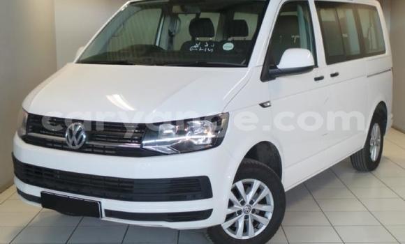 Buy Used Volkswagen Caravelle White Car in Swakopmund in Namibia Buy Used Volkswagen Caravelle White Car in Swakopmund in Namibia