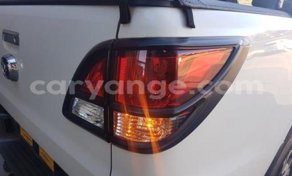 Acheter Occasion Voiture Mazda BT-50 Blanc à Walvis Bay, Namibie Acheter Occasion Voiture Mazda BT-50 Blanc à Walvis Bay, Namibie