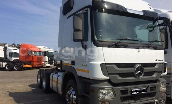 Buy Used Mercedes‒Benz Truck White Truck in Karasburg in Karas