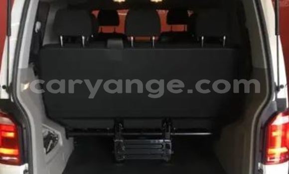 Acheter Occasion Voiture Volkswagen Caravelle Blanc à Windhoek, Namibie