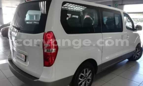 Buy Used Hyundai H1 White Car in Windhoek in Namibia Buy Used Hyundai H1 White Car in Windhoek in Namibia
