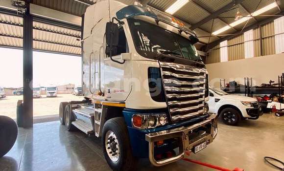 Buy Used Freightliner 90 Cum 500 White Truck in Windhoek in Namibia