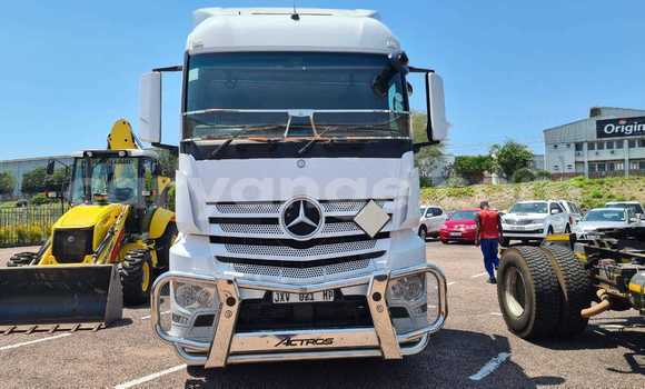 Buy Used Mercedes‒Benz Truck White Truck in Windhoek in Namibia