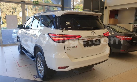 Buy Used Toyota Fortuner White Car in Karasburg in Karas Buy Used Toyota Fortuner White Car in Karasburg in Karas