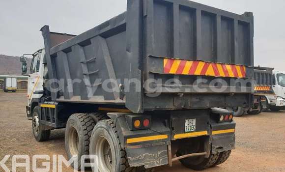 Acheter Occasion Utilitaire Nissan UD Blanc à Windhoek, Namibie Acheter Occasion Utilitaire Nissan UD Blanc à Windhoek, Namibie