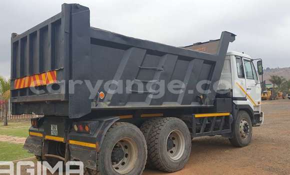 Acheter Occasion Utilitaire Nissan UD Blanc à Windhoek, Namibie Acheter Occasion Utilitaire Nissan UD Blanc à Windhoek, Namibie