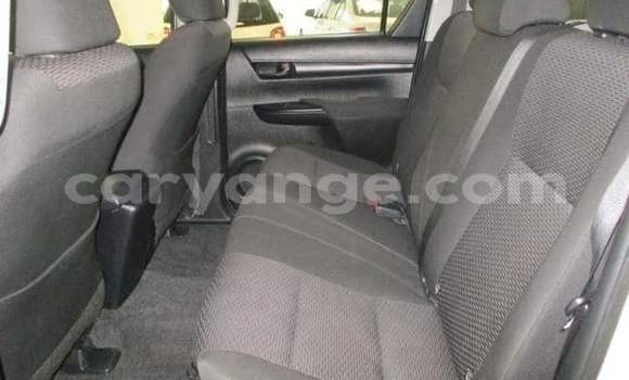 Acheter Occasion Voiture Toyota Hilux Blanc à Windhoek, Namibie Acheter Occasion Voiture Toyota Hilux Blanc à Windhoek, Namibie