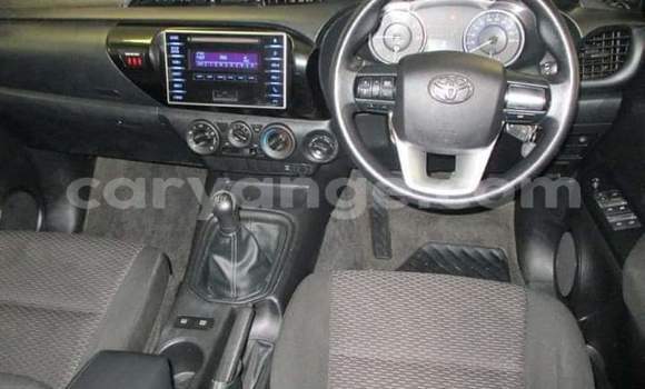 Acheter Occasion Voiture Toyota Hilux Blanc à Windhoek, Namibie Acheter Occasion Voiture Toyota Hilux Blanc à Windhoek, Namibie