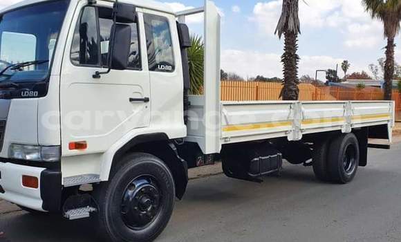 Acheter Occasion Utilitaire Nissan UD Blanc à Windhoek, Namibie Acheter Occasion Utilitaire Nissan UD Blanc à Windhoek, Namibie