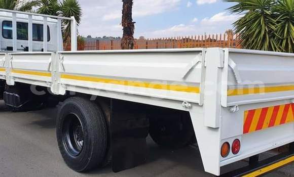 Acheter Occasion Utilitaire Nissan UD Blanc à Windhoek, Namibie Acheter Occasion Utilitaire Nissan UD Blanc à Windhoek, Namibie