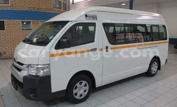 Buy Used Toyota Hi Ace White Car in Windhoek in Namibia