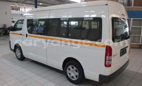 Acheter Occasion Voiture Toyota Hi Ace Blanc à Windhoek, Namibie Acheter Occasion Voiture Toyota Hi Ace Blanc à Windhoek, Namibie