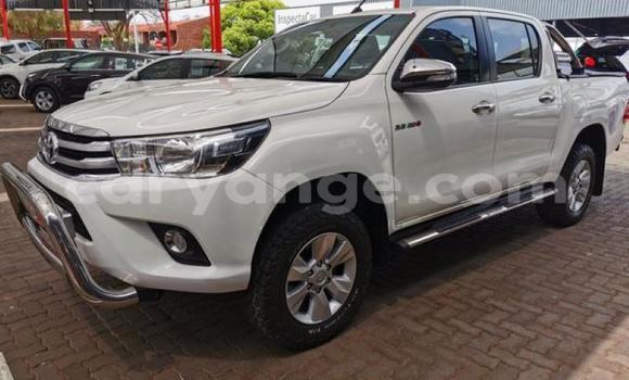 Buy Used Toyota Hilux White Car in Karasburg in Karas