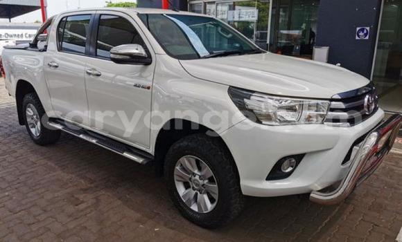 Buy Used Toyota Hilux White Car in Karasburg in Karas Buy Used Toyota Hilux White Car in Karasburg in Karas