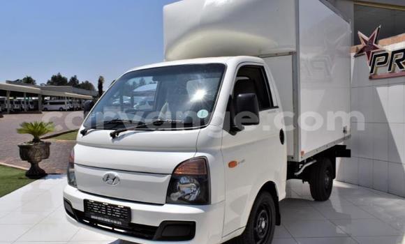 Acheter Occasion Voiture Hyundai H200 Blanc à Windhoek, Namibie