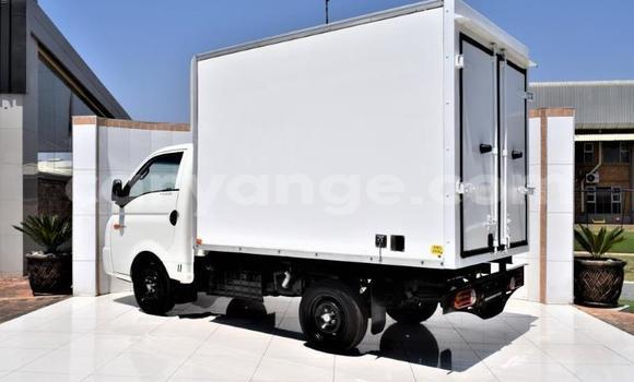 Buy Used Hyundai H200 White Car in Windhoek in Namibia Buy Used Hyundai H200 White Car in Windhoek in Namibia