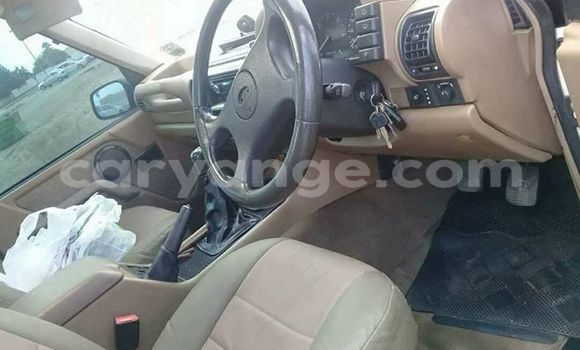 Acheter Occasion Voiture Land Rover Discovery Blanc à Swakopmund, Namibie Acheter Occasion Voiture Land Rover Discovery Blanc à Swakopmund, Namibie