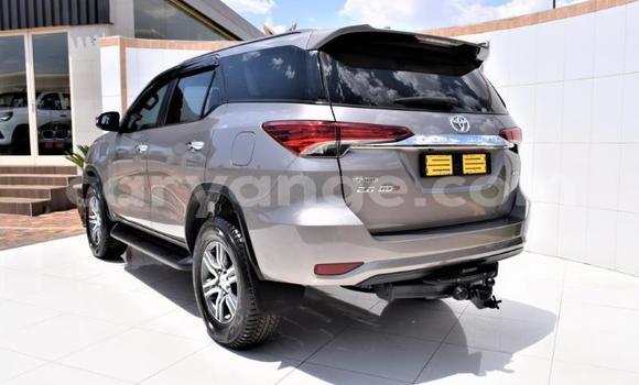 Acheter Occasion Voiture Toyota Fortuner Beige à Windhoek, Namibie Acheter Occasion Voiture Toyota Fortuner Beige à Windhoek, Namibie