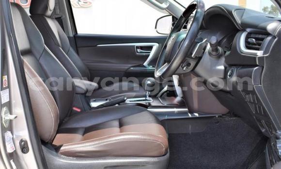 Acheter Occasion Voiture Toyota Fortuner Beige à Windhoek, Namibie Acheter Occasion Voiture Toyota Fortuner Beige à Windhoek, Namibie