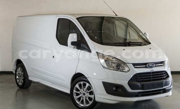 Buy Used Ford Tourneo Custom White Car in Windhoek in Namibia
