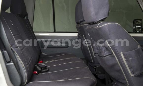 Acheter Occasion Voiture Toyota Land Cruiser Blanc à Windhoek, Namibie Acheter Occasion Voiture Toyota Land Cruiser Blanc à Windhoek, Namibie