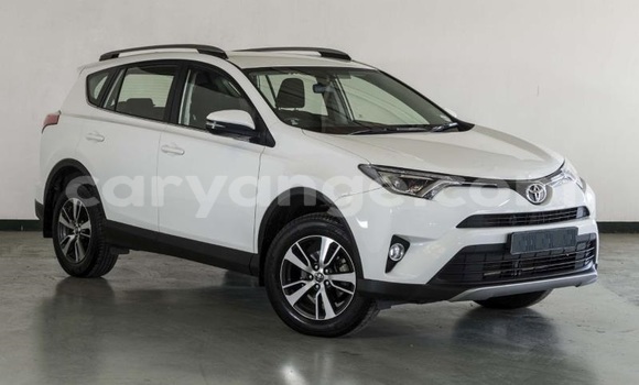 Acheter Occasion Voiture Toyota RAV4 Blanc à Windhoek, Namibie Acheter Occasion Voiture Toyota RAV4 Blanc à Windhoek, Namibie