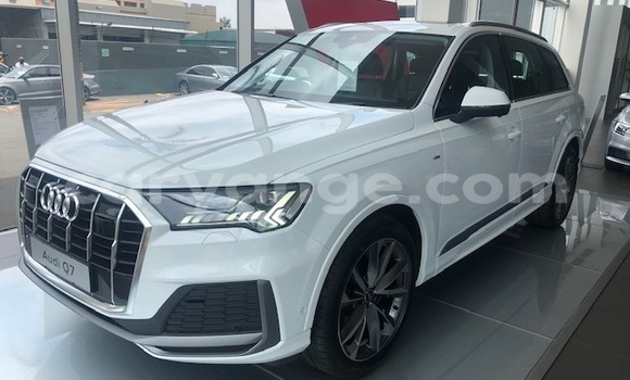 Buy Used Audi Q7 White Car in Karasburg in Karas