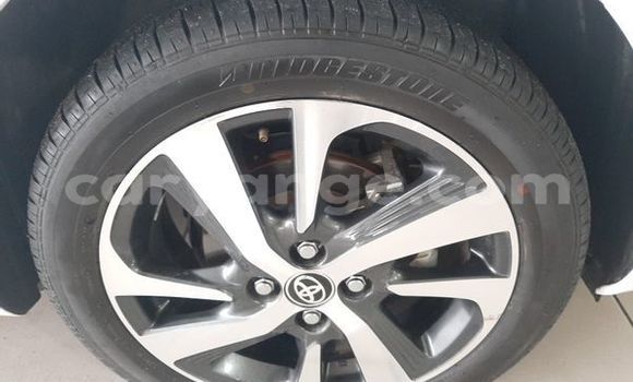 Buy Used Toyota Yaris White Car in Oshikango in Ohangwena Buy Used Toyota Yaris White Car in Oshikango in Ohangwena