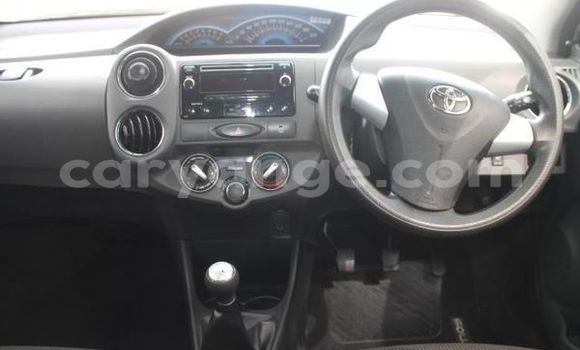 Buy Used Toyota Yaris White Car in Oshikango in Ohangwena Buy Used Toyota Yaris White Car in Oshikango in Ohangwena