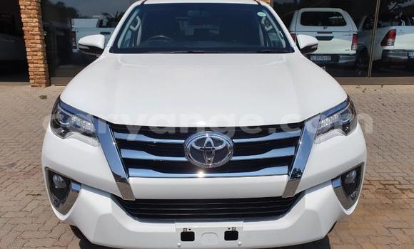 Buy Used Toyota Fortuner White Car in Karasburg in Karas
