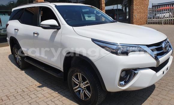 Buy Used Toyota Fortuner White Car in Karasburg in Karas Buy Used Toyota Fortuner White Car in Karasburg in Karas