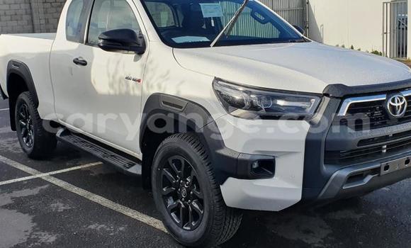 Buy Used Toyota Hilux White Car in Gobabis in Omaheke