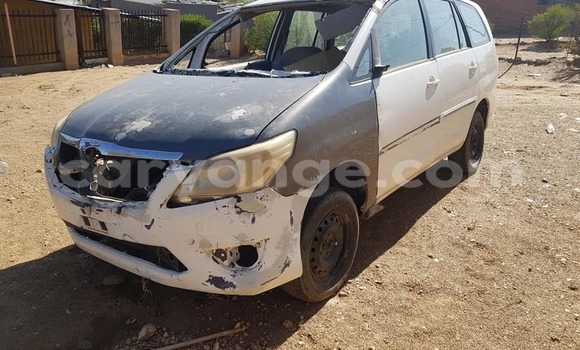 Buy Used Toyota Innova White Car in Arandis in Kunene