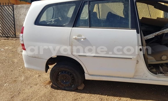 Buy Used Toyota Innova White Car in Arandis in Kunene Buy Used Toyota Innova White Car in Arandis in Kunene