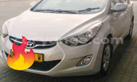 Buy Used Hyundai Elantra White Car in Arandis in Kunene