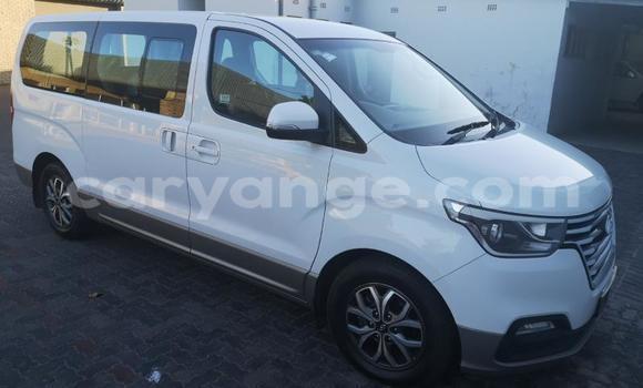 Buy Used Hyundai H1 White Car in Leonardville in Omaheke Buy Used Hyundai H1 White Car in Leonardville in Omaheke