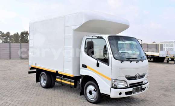 Buy Used Toyota Dyna White Truck in Gobabis in Omaheke