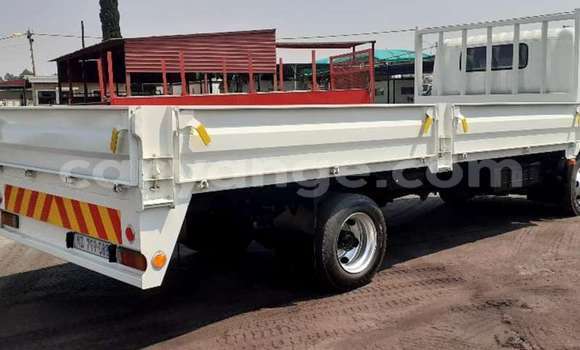 Acheter Occasion Utilitaire Hino 300 Series Blanc à Karasburg, Karas Acheter Occasion Utilitaire Hino 300 Series Blanc à Karasburg, Karas