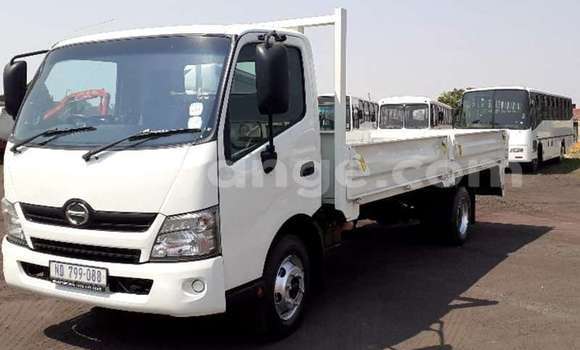 Acheter Occasion Utilitaire Hino 300 Series Blanc à Karasburg, Karas Acheter Occasion Utilitaire Hino 300 Series Blanc à Karasburg, Karas