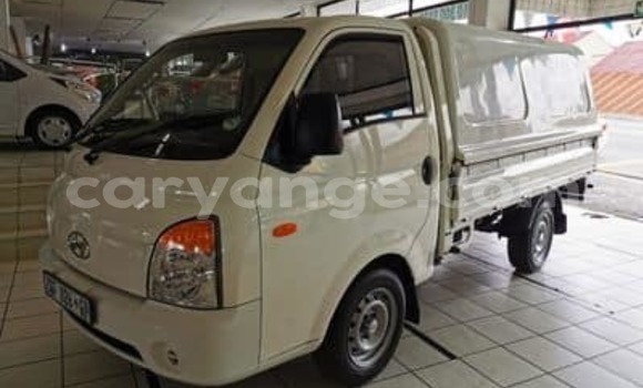 Buy Used Hyundai H200 White Car in Windhoek in Namibia Buy Used Hyundai H200 White Car in Windhoek in Namibia