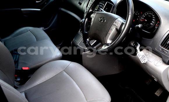 Acheter Occasion Voiture Hyundai H1 Gris à Windhoek, Namibie Acheter Occasion Voiture Hyundai H1 Gris à Windhoek, Namibie