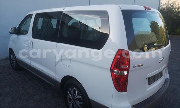 Acheter Occasion Voiture Hyundai H1 Blanc à Karasburg, Karas Acheter Occasion Voiture Hyundai H1 Blanc à Karasburg, Karas