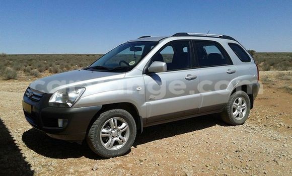 Buy Used Kia Carens Silver Car in Otjiwarongo in Namibia Buy Used Kia Carens Silver Car in Otjiwarongo in Namibia