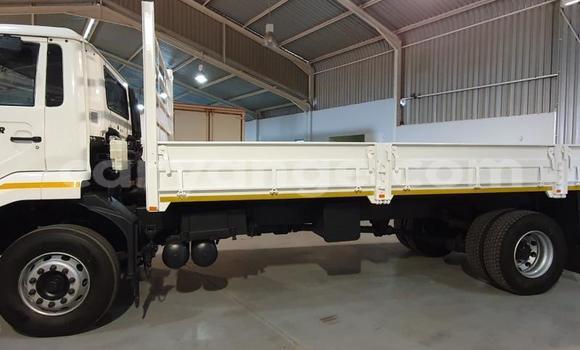 Acheter Occasion Utilitaire Hino 300 Series Blanc à Windhoek, Namibie Acheter Occasion Utilitaire Hino 300 Series Blanc à Windhoek, Namibie