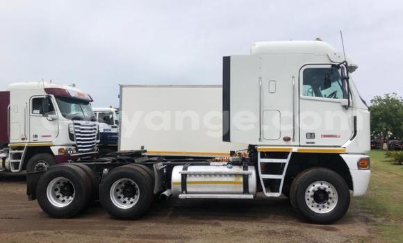 Acheter Occasion Utilitaire Freightliner 90 Cum 500 Blanc à Windhoek, Namibie Acheter Occasion Utilitaire Freightliner 90 Cum 500 Blanc à Windhoek, Namibie