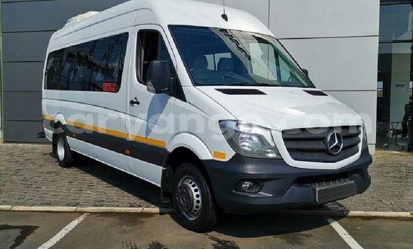Acheter Occasion Utilitaire Mercedes‒Benz Sprinter Blanc à Windhoek, Namibie Acheter Occasion Utilitaire Mercedes‒Benz Sprinter Blanc à Windhoek, Namibie